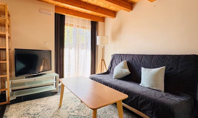 Saint-Julien-en-Genevois Cottage | Cozy cottage in Saint Julien-en-Genevois with WiFi & Free Parking