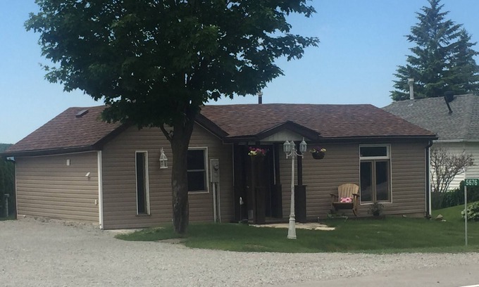 Springwater Cottage | Cozy Cabin 1 on Orr Lake, Ontario