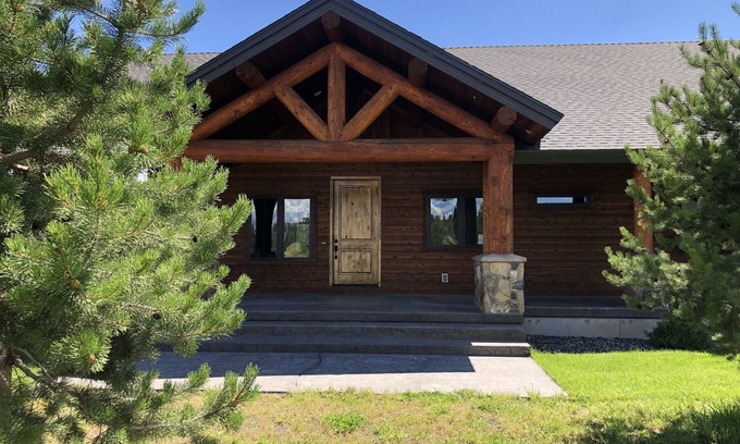 Island Park Cabin | Cozy Cabin | 20 MI to YNP | Walk to Henry's Lake