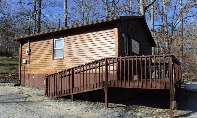 Eckerty Cabin | Cozy Cabin 23 One Bedroom Located on Patoka Lake in Southern Indiana