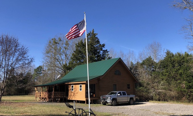 Moundville Cabin | Cozy Cabin 25 minutes from UofA!