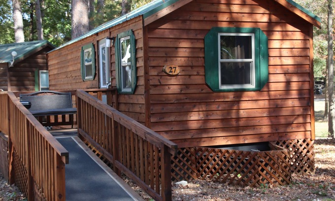 Holladay Cottage | Cozy Cabin #27 walking distance to KY Lake and GREAT fishing - Camden TN.