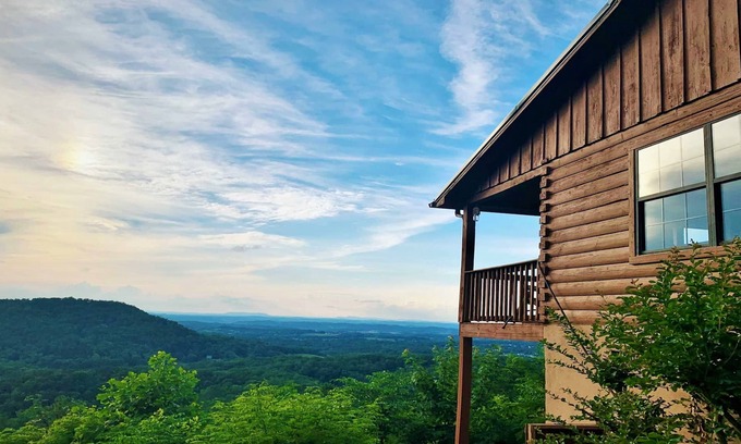 Sevierville Cabin | Cozy Cabin, Amazing Views, HotTub near Pigeon Forge🎡& Gatlinburg⛰️