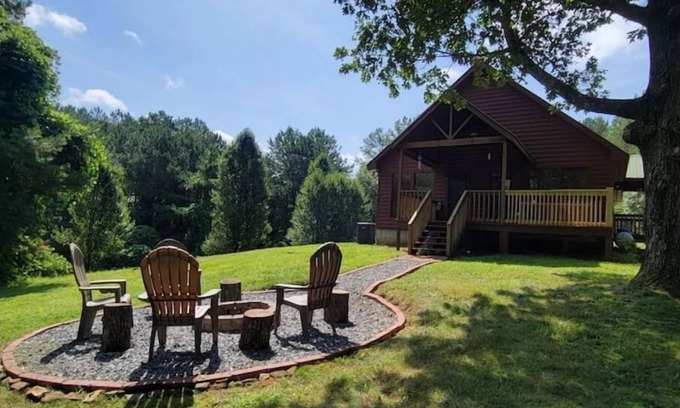 Copperhill Cabin | Cozy Cabin at Copperhill, Tn. nFire Pit, Hot Tub, Nature Trails.WOW