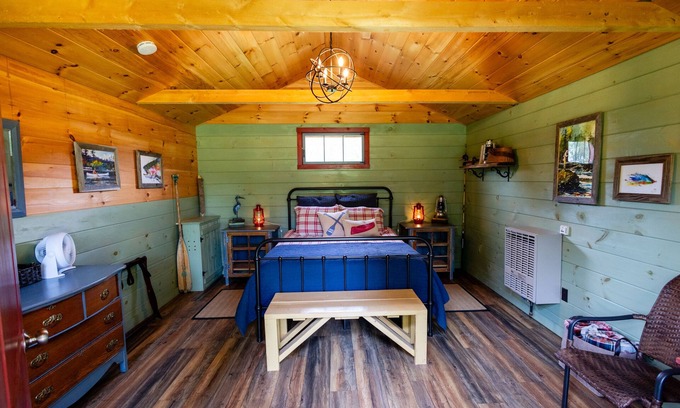 Turner Bed & Breakfast | Cozy Cabin at Farm Bed and Breakfast in Maine