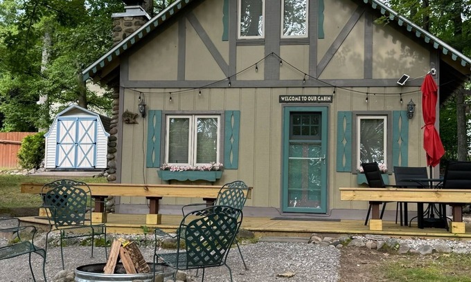 Higgins Lake Cabin | Cozy Cabin at Higgins Lake - Lake View