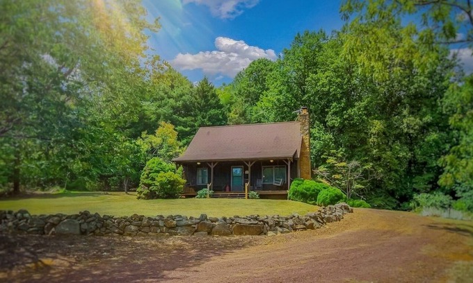 Etlan Cabin | cozy cabin bordering shenandoah national park