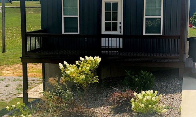 Burkesville Cabin | Cozy cabin close to Dale Hollow Lake State Resort Park! Cabin#2