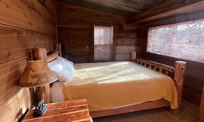 Golden Cabin | Cozy cabin close to the lake