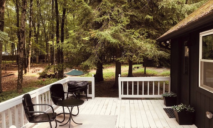 Albrightsville Ski Chalet | Cozy Cabin Close to Pocono Attractions with Community Lakes and Pools