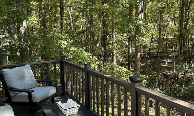 Pine Mountain Valley Cabin | Cozy cabin close to Callaway Gardens & Great Wolf Lodge. Pet-friendly!