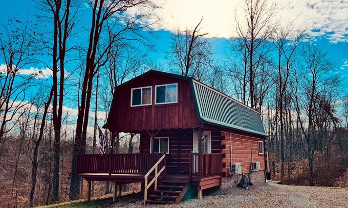East Fultonham Cabin | Cozy Cabin Escape w/Hot Tub, King Bed & Fire Pit