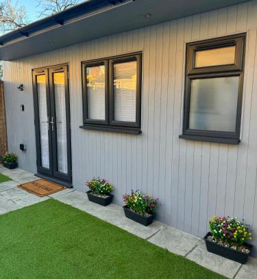 Cricklewood House | Cozy Cabin
