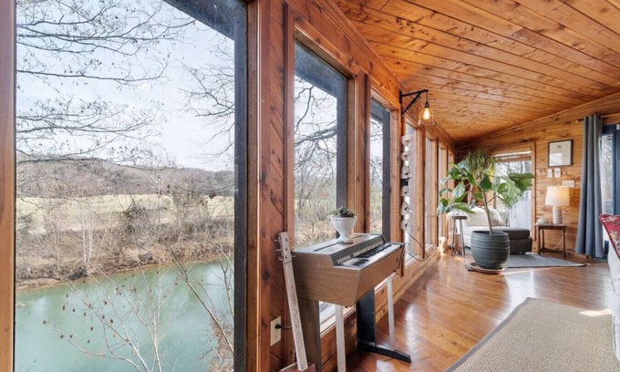 Lobelville Cabin | Cozy Cabin Getaway on Buffalo River with HUGE Patio