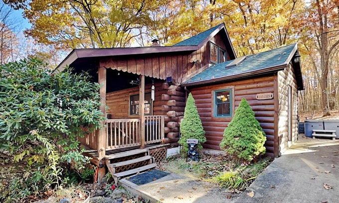 Oakland House | Cozy Cabin | Hot Tub, Fire Pit, Game Room