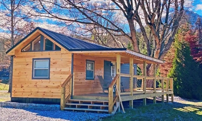 Wears Valley Cabin | Cozy cabin, hot tub, 5 min from national park, Wears valley, pool access