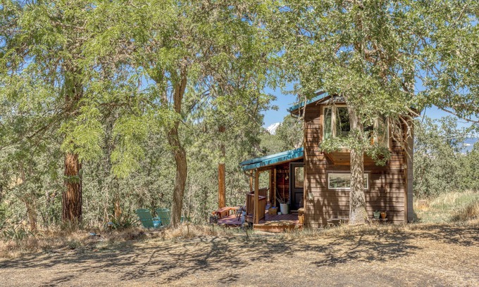 The Dalles Cabin | Cozy Cabin "Hygge" Getaway- Explore the Gorge