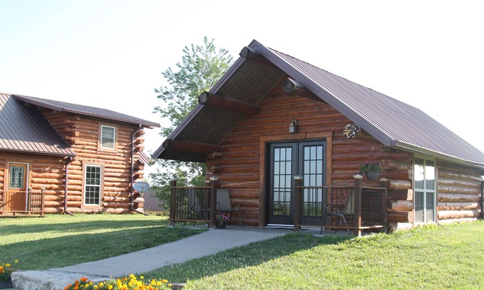 Martinsville Cabin | Cozy Cabin in Albany, Missouri. Serene, relaxing and magnificent views.