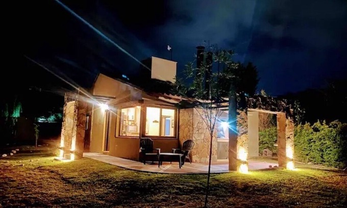 Lujan de Cuyo Cabin | Cozy cabin in charming Las Compuertas, Mendoza, Argentina with Pool,AC,WiFi,