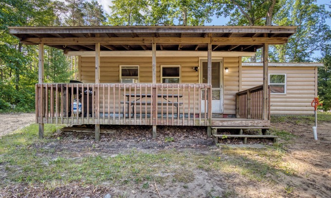 Fountain Cabin | Cozy cabin in charming Fountain with AC