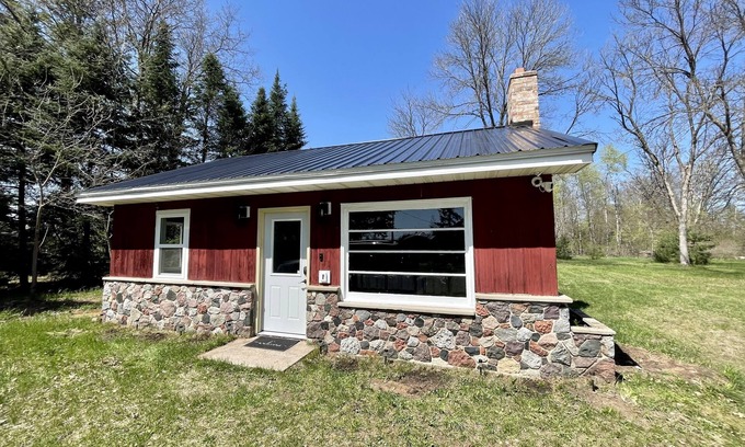Crivitz Cottage | Cozy Cabin in Crivitz