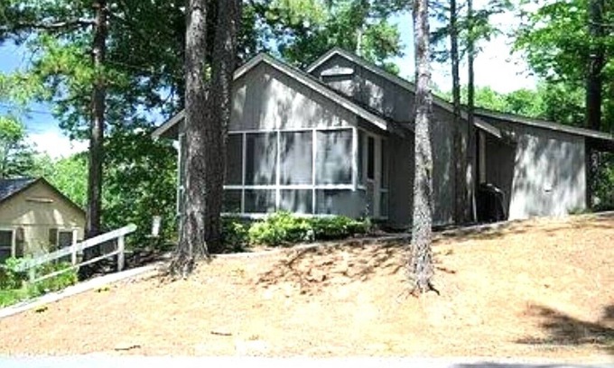 Unaka Cabin | Cozy Cabin in Gated Community with Pool and Marina Access, Pet Friendly!