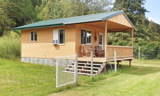 Rock Creek Cabin | Cozy Cabin in Kettle Valley