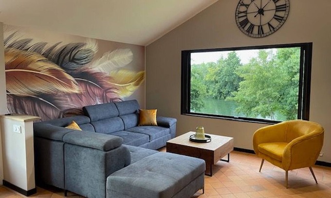 La Fleche Cottage | Cozy cabin in La Flèche with terrace and river view