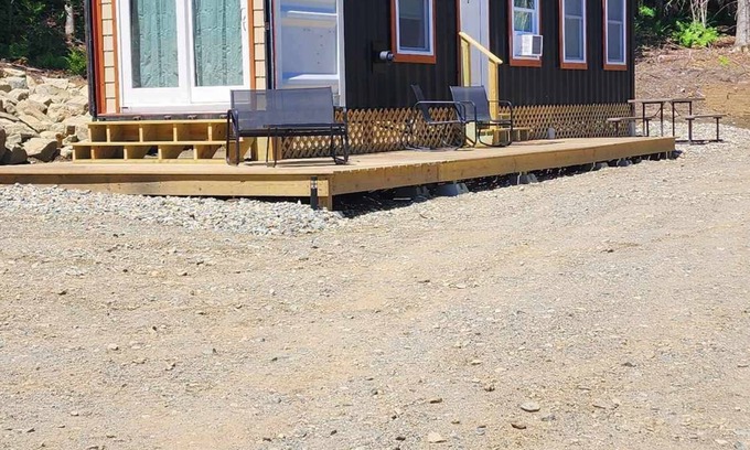 Errol Cabin | Cozy cabin in lovely Errol with Direct trail access, close to town (cabin 2)