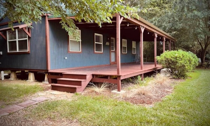 Summit Cabin | Cozy cabin in nestled on 9-acre lot in Summit, MS