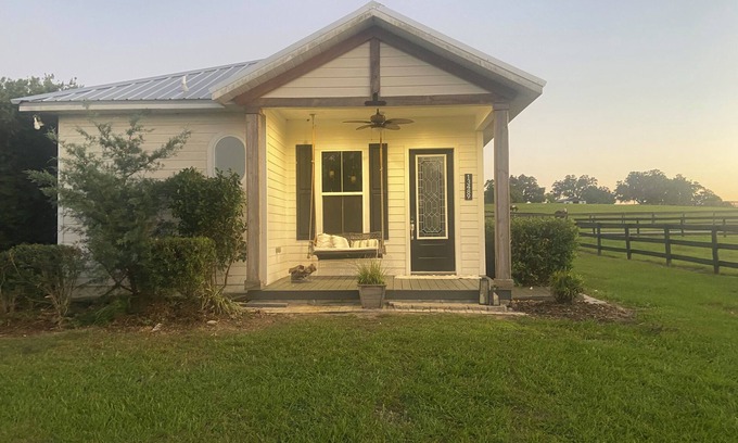 Reddick Cabin | Cozy cabin in serene Reddick with WiFi, AC