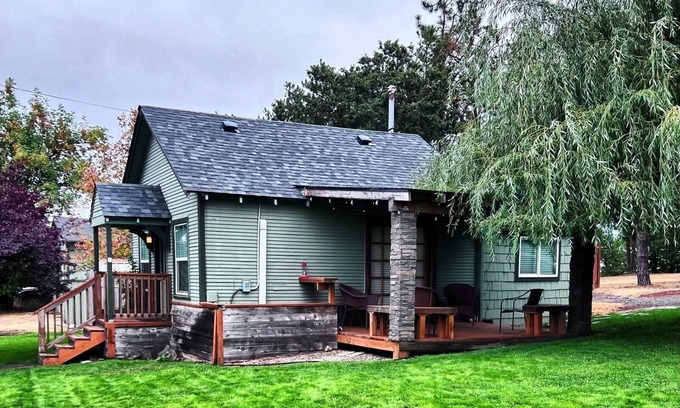 Springfield House | Cozy Cabin in Springfield’s Historic District Near Autzen Stadium