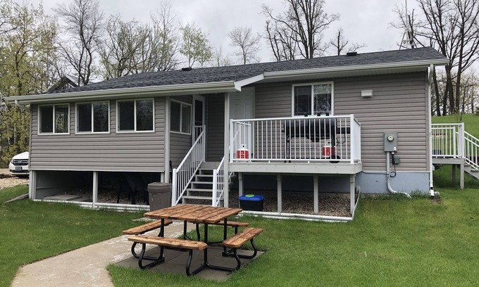 Saint Malo Cabin | Cozy cabin in St. Malo