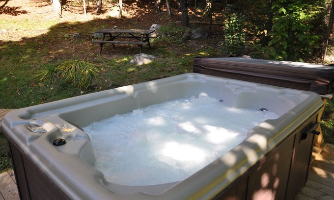 Morin Heights Cottage | Cozy Cabin in the Woods Bordering on hiking and biking Trails citq 273674