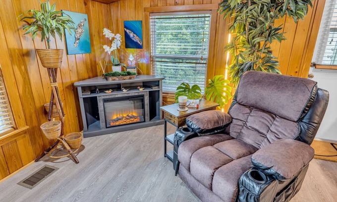 Fullers Earth House | Cozy Cabin in the Corner