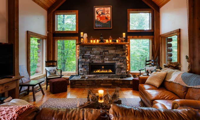 Boyne City Cabin | Cozy Cabin in the Forest close to skiing and Lake Charlevoix