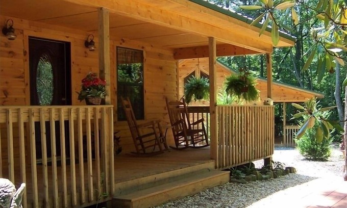 Young Harris Cabin | Cozy Cabin in the North Georgia Mountains - We are open and it's beautiful here!
