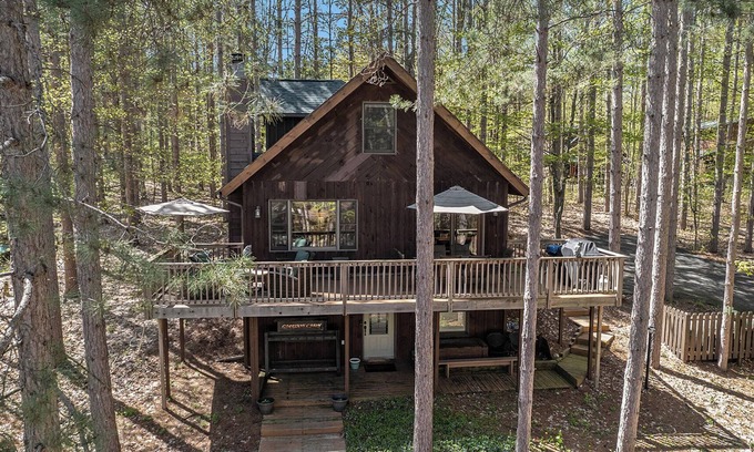 Thompsonville Cabin | Cozy cabin in the center of Crystal Mountain Resort.