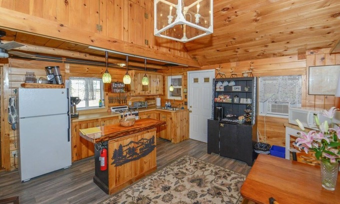 Stoneham Cabin | Cozy Cabin in the White Mountains of Maine