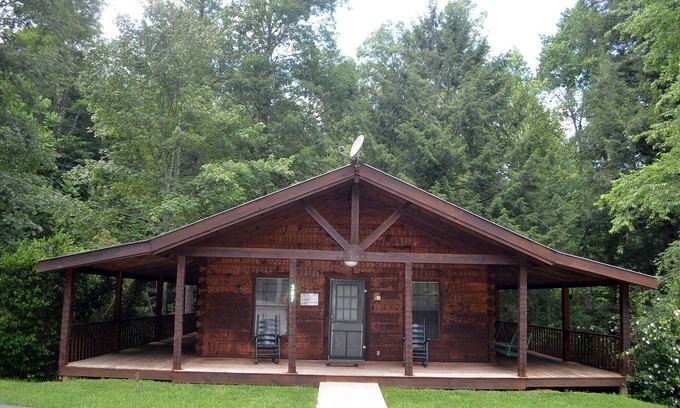 Oneida Cabin | cozy cabin in the woods-