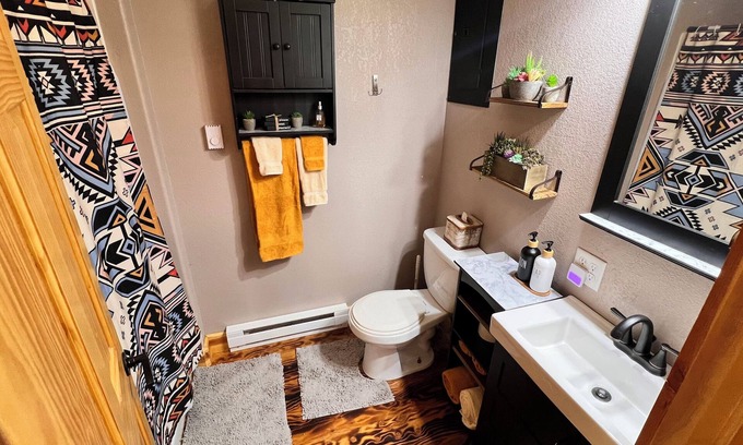 Thermopolis Cabin | Cozy Cabin in Thermopolis. Pet Friendly!