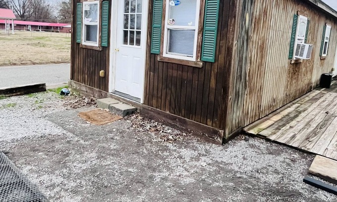 Samburg Cabin | Cozy cabin located on the water front at Reelfoot Lake