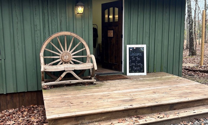 Center Ridge Cabin | Cozy cabin located on private drive on 40 acre Ranch!