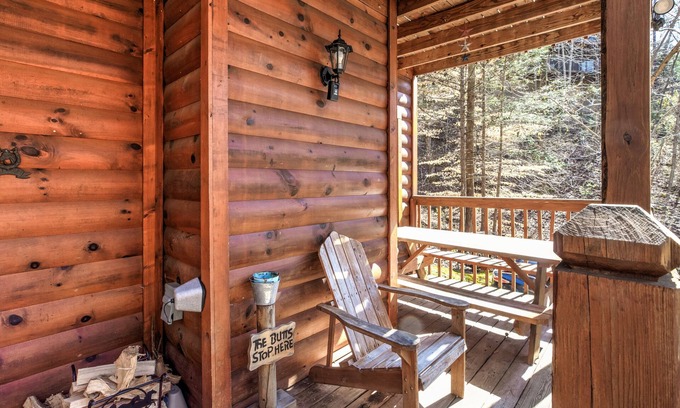 Gatlinburg - Pigeon Forge Cabin | Cozy Cabin| Minutes from PG and GB