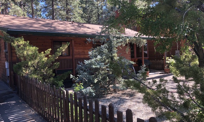 Al Tahoe House | Cozy Cabin Near Beach and Skiing