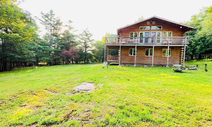 East Jewett Cabin | Cozy Cabin near Hunter Mountain w/Sunroom and Gameroom