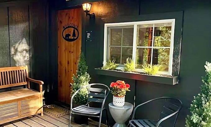 Rhododendron Cabin | Cozy Cabin near Mt Hood with Hot Tub