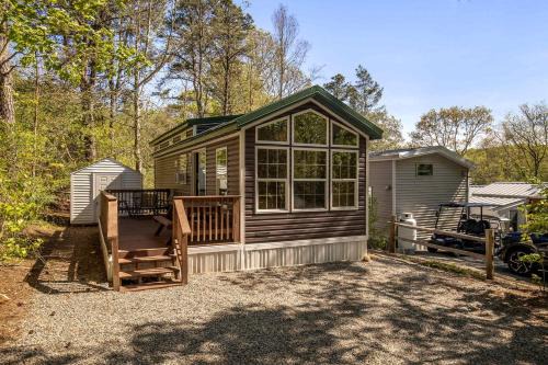 Sandwich House | Cozy Cabin Near Sandwich Glass Museum, Massachusetts