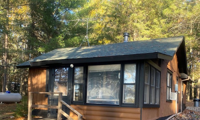 Springbrook Cabin | Cozy cabin nestled on the quiet shores of Gull Lake