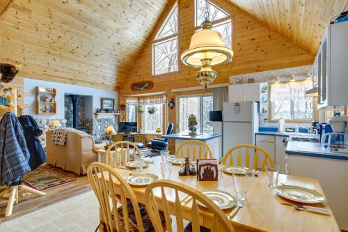 Weirgor House | Cozy Cabin on 10 Acres, Walk to Chippewa River!